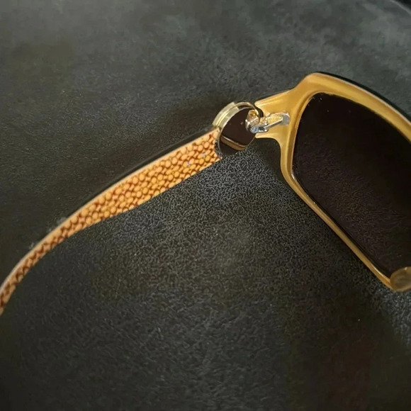 Authentic Coach Tortoise Bell Sunglasses - Picture 5 of 10